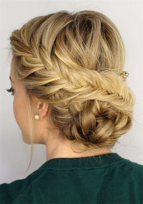 low-pealed-updo