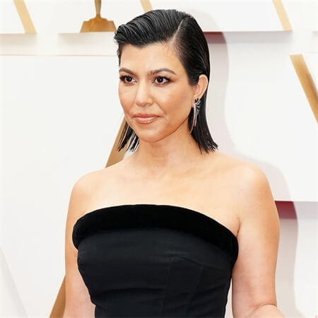 Oscars-2022-red-carpet-Kourtney-Kardashian