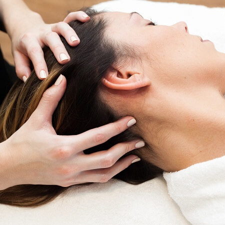 a_girl_is_enjoying_a_scalp_massage