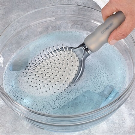 clean-your-hairbrush