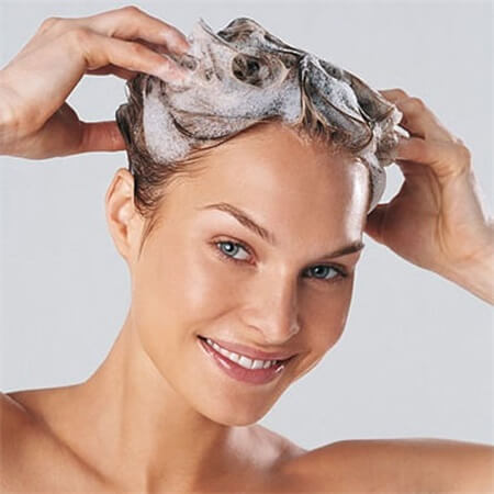massage-your-scalp-when-shampooing
